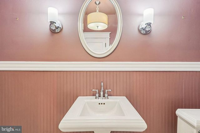 1922 S ARLINGTON RD, Arlington, VA 22202