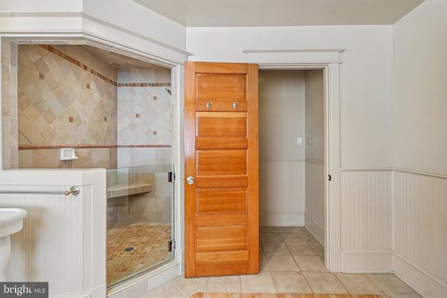 1922 S ARLINGTON RD, Arlington, VA 22202