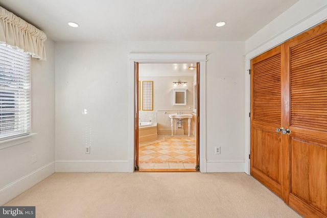 1922 S ARLINGTON RD, Arlington, VA 22202