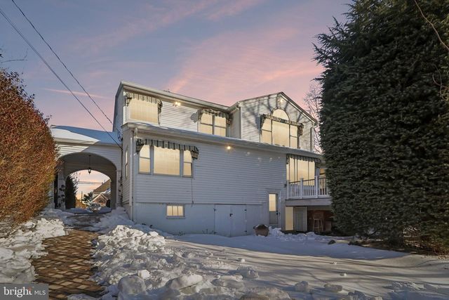 1922 S ARLINGTON RD, Arlington, VA 22202