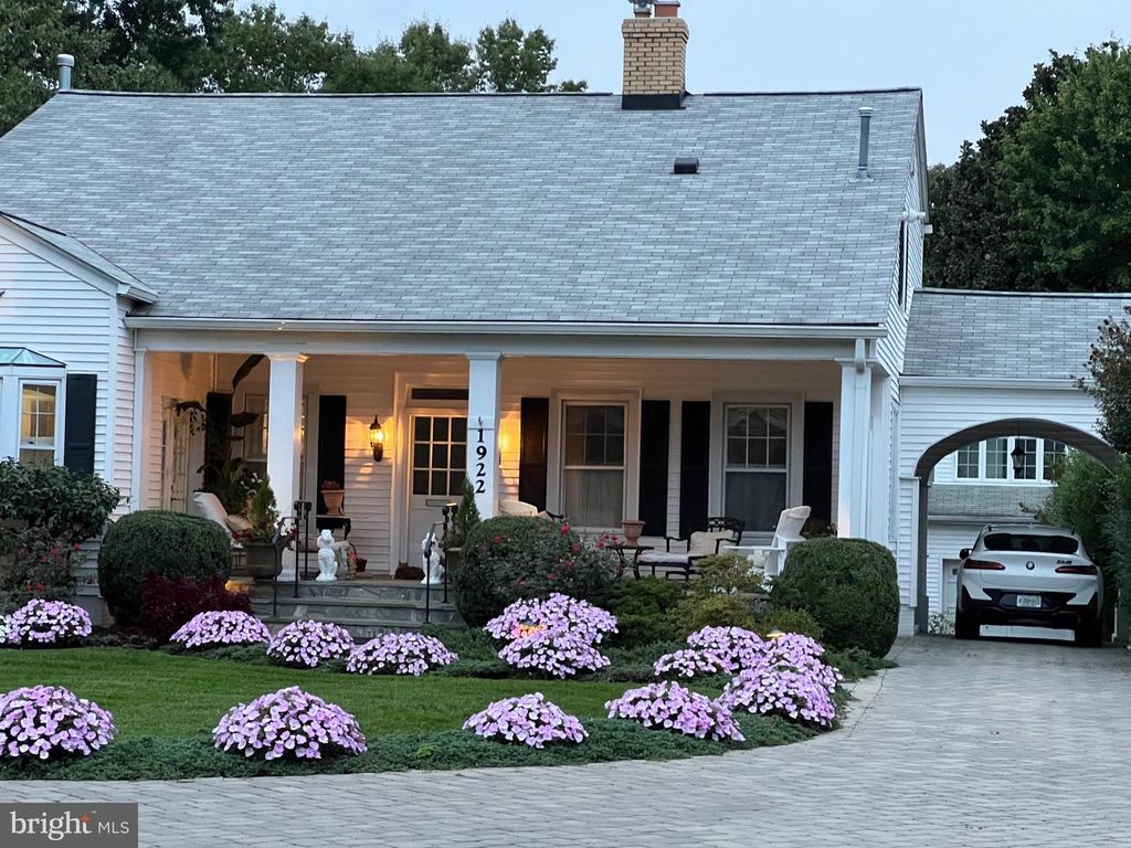 1922 S ARLINGTON RD, Arlington, VA 22202