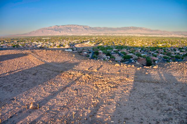 7904 Kibo Drive NW, Albuquerque, NM 87120