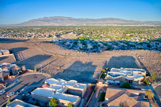 7904 Kibo Drive NW, Albuquerque, NM 87120