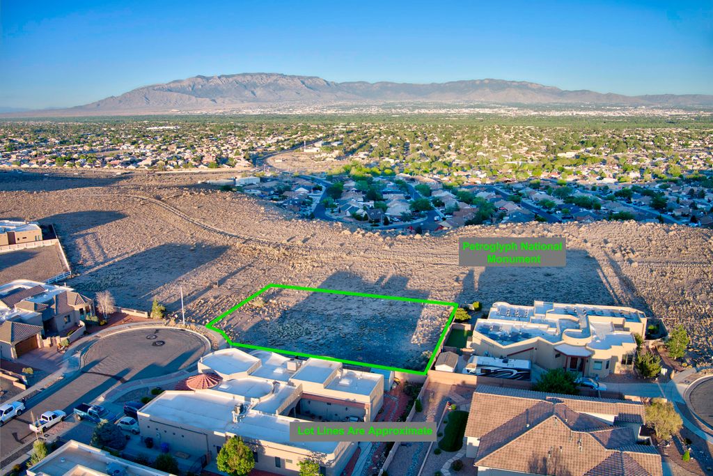 7904 Kibo Drive NW, Albuquerque, NM 87120