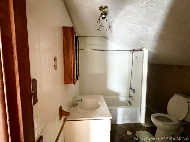 1416 E 9th Street, Jeffersonville, IN 47130