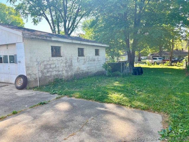 1416 E 9th Street, Jeffersonville, IN 47130