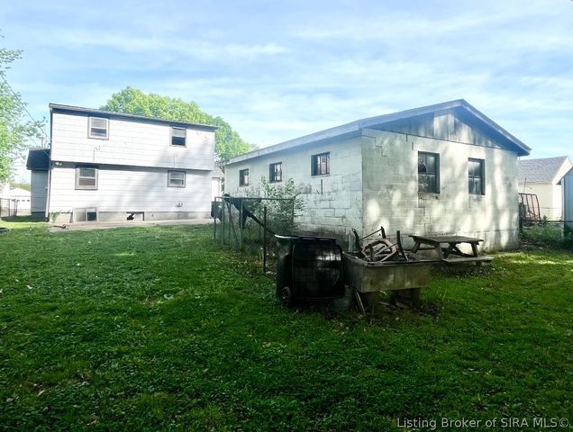1416 E 9th Street, Jeffersonville, IN 47130