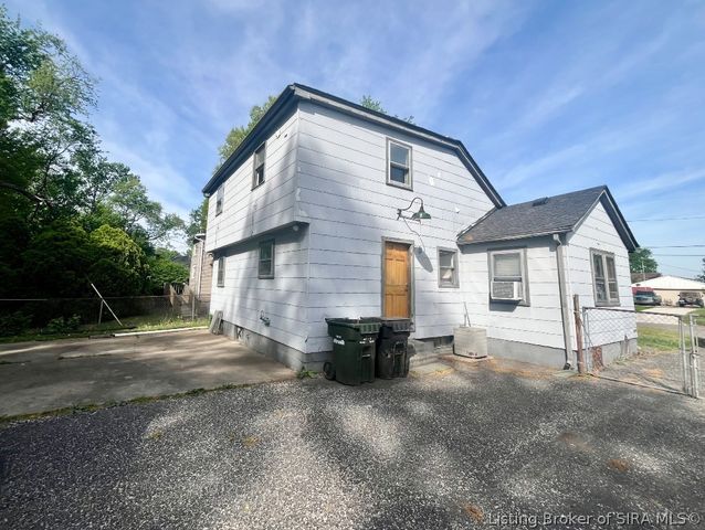 1416 E 9th Street, Jeffersonville, IN 47130
