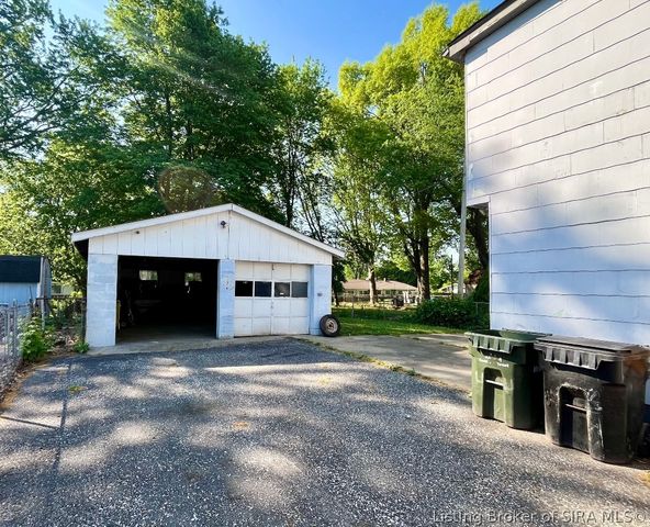 1416 E 9th Street, Jeffersonville, IN 47130
