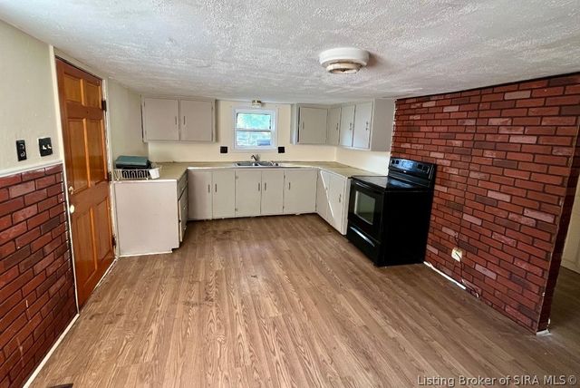 1416 E 9th Street, Jeffersonville, IN 47130