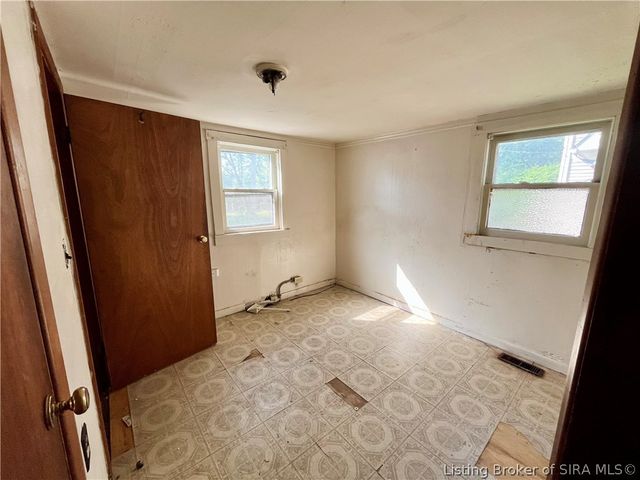 1416 E 9th Street, Jeffersonville, IN 47130