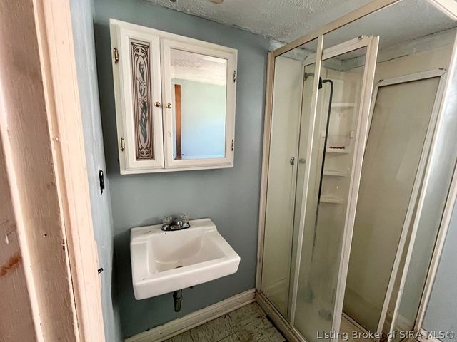 1416 E 9th Street, Jeffersonville, IN 47130