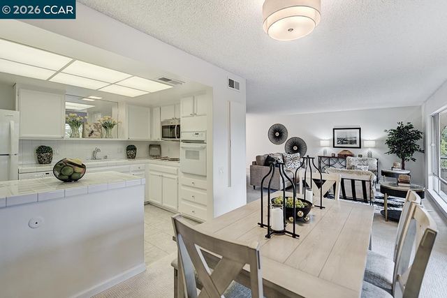 1129 Avenida Sevilla 4C, Walnut Creek, CA 94595