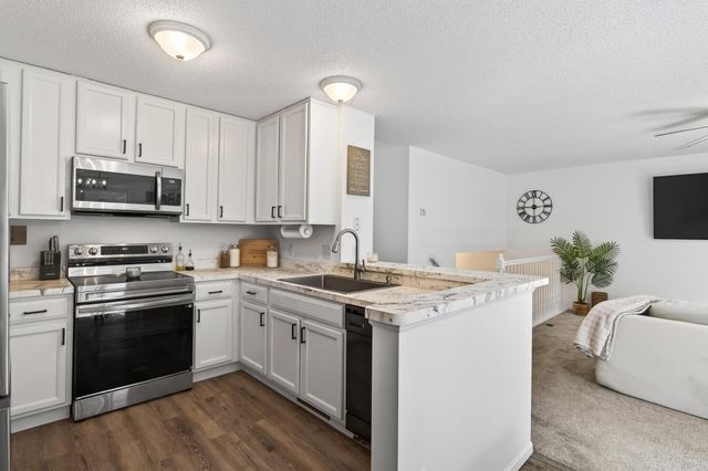 4905 Bluff Heights Trail SE, Prior Lake, MN 55372