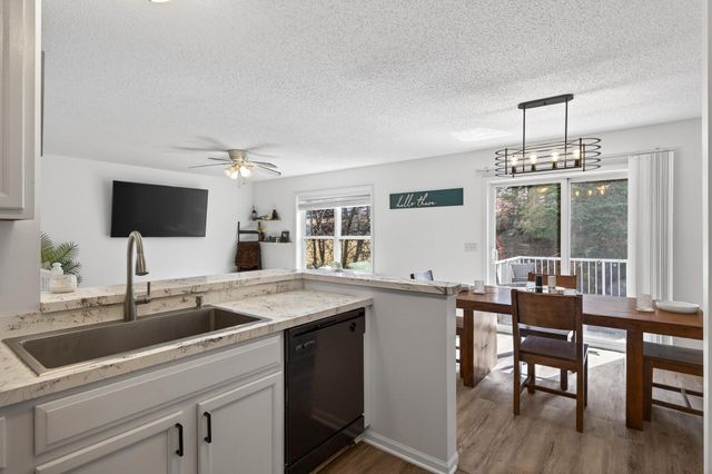 4905 Bluff Heights Trail SE, Prior Lake, MN 55372