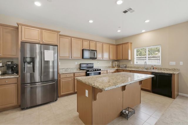 9 Sea Hawk Pl, Sacramento, CA 95835