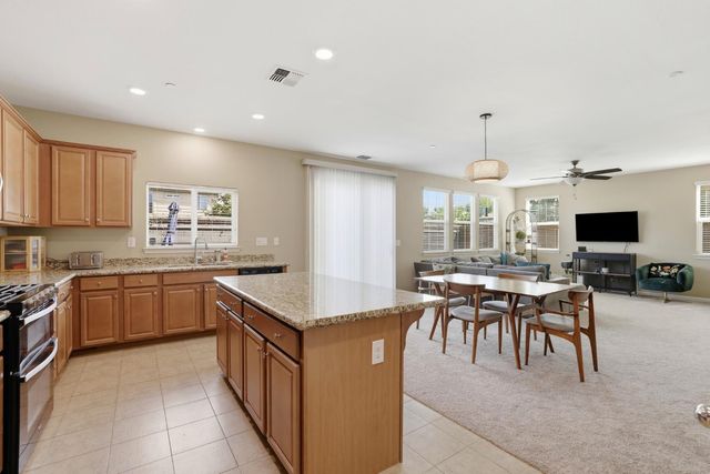 9 Sea Hawk Pl, Sacramento, CA 95835