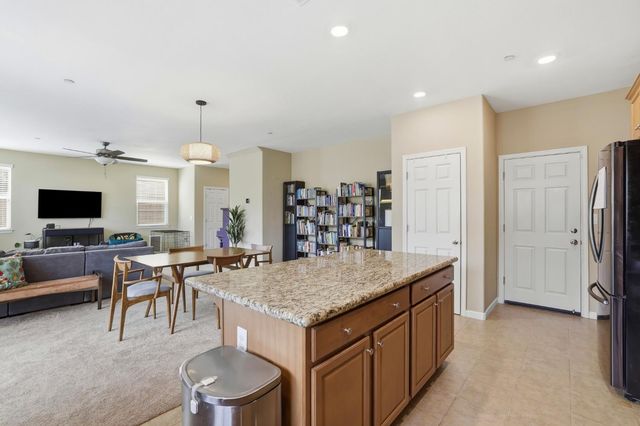 9 Sea Hawk Pl, Sacramento, CA 95835
