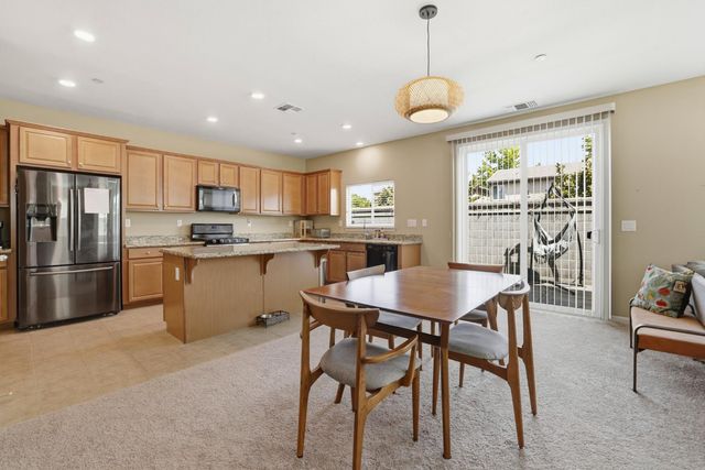 9 Sea Hawk Pl, Sacramento, CA 95835
