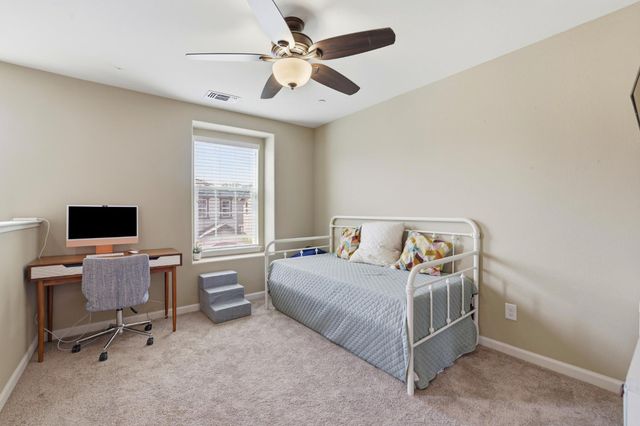 9 Sea Hawk Pl, Sacramento, CA 95835