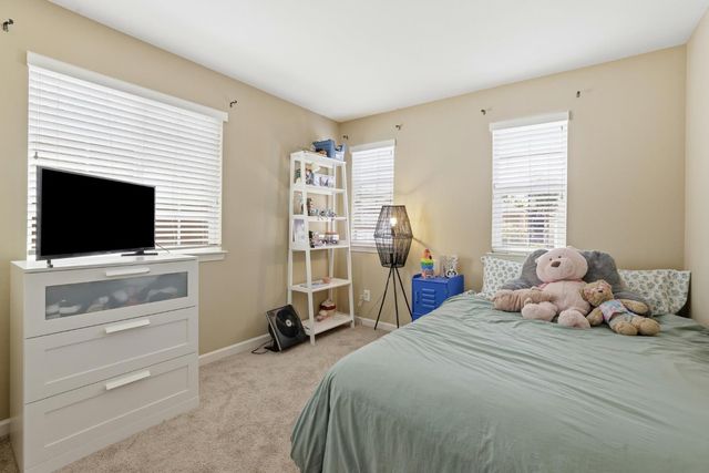 9 Sea Hawk Pl, Sacramento, CA 95835