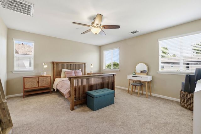 9 Sea Hawk Pl, Sacramento, CA 95835