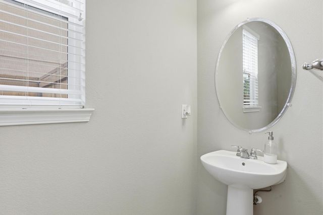 9 Sea Hawk Pl, Sacramento, CA 95835