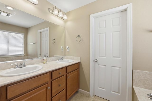 9 Sea Hawk Pl, Sacramento, CA 95835