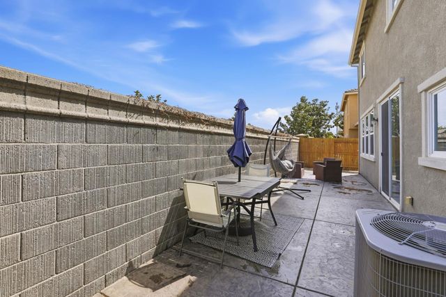 9 Sea Hawk Pl, Sacramento, CA 95835