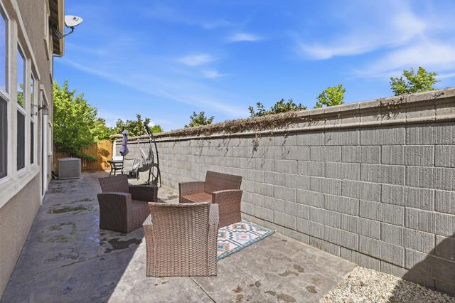 9 Sea Hawk Pl, Sacramento, CA 95835