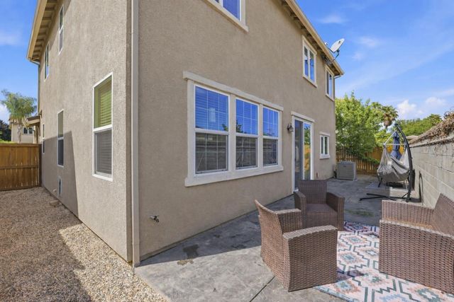 9 Sea Hawk Pl, Sacramento, CA 95835