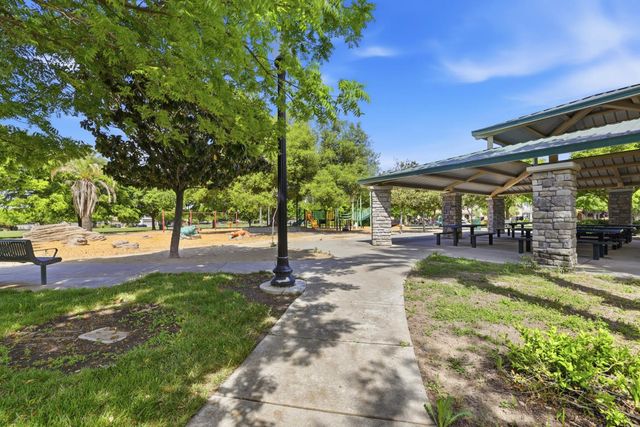 9 Sea Hawk Pl, Sacramento, CA 95835