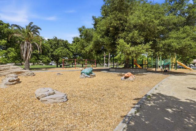 9 Sea Hawk Pl, Sacramento, CA 95835