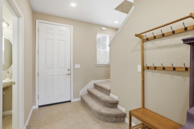 9 Sea Hawk Pl, Sacramento, CA 95835