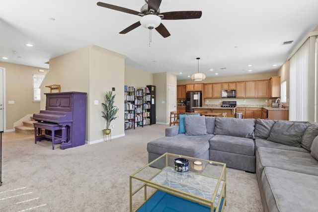 9 Sea Hawk Pl, Sacramento, CA 95835