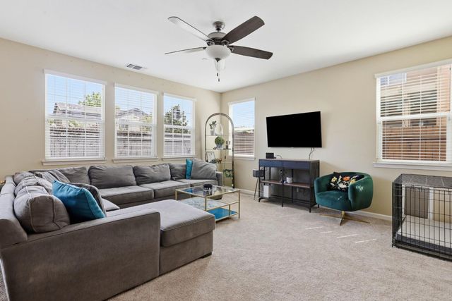 9 Sea Hawk Pl, Sacramento, CA 95835