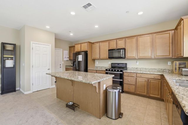 9 Sea Hawk Pl, Sacramento, CA 95835
