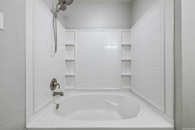 320 SANDY SHL, Boerne, TX 78006