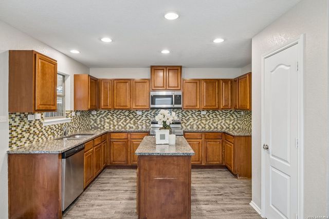 320 SANDY SHL, Boerne, TX 78006