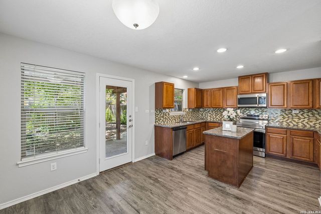320 SANDY SHL, Boerne, TX 78006