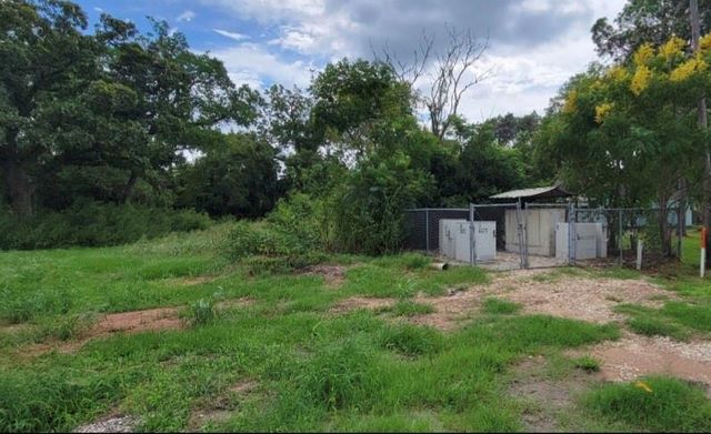 6415 S F Austin, Jones Creek, TX 77541