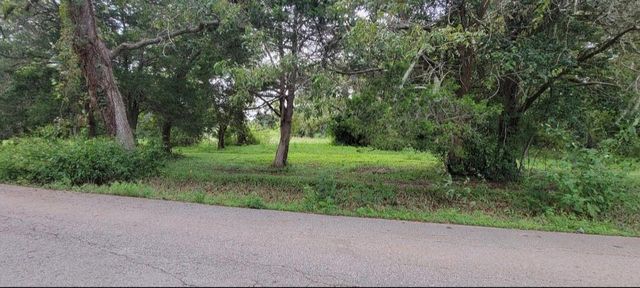 6415 S F Austin, Jones Creek, TX 77541