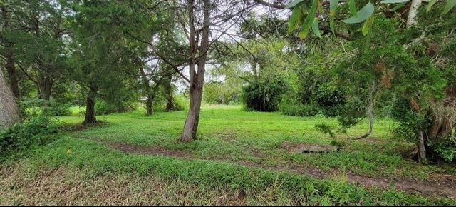 6415 S F Austin, Jones Creek, TX 77541