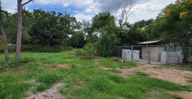 6415 S F Austin, Jones Creek, TX 77541