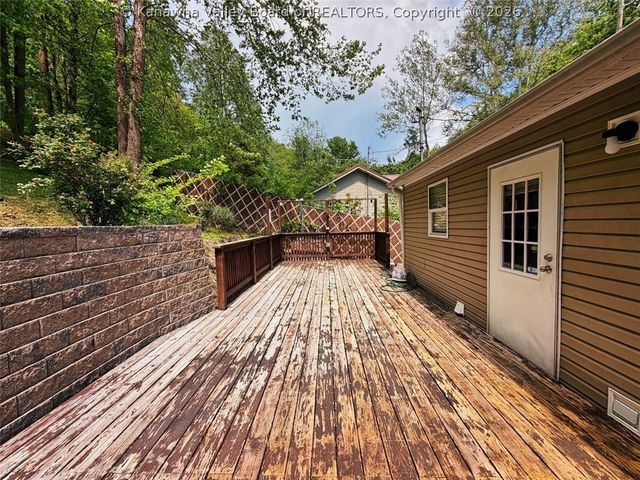 133 John Edward Lane, Elkview, WV 25071