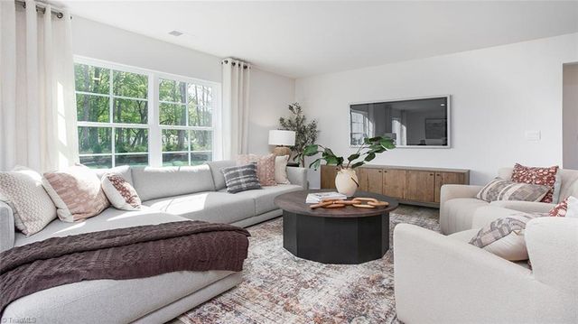 517 Wheelcrest Court, Winston-salem, NC 27107