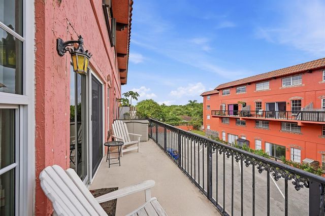670 Tennis Club Drive 312, Fort Lauderdale, FL 33311