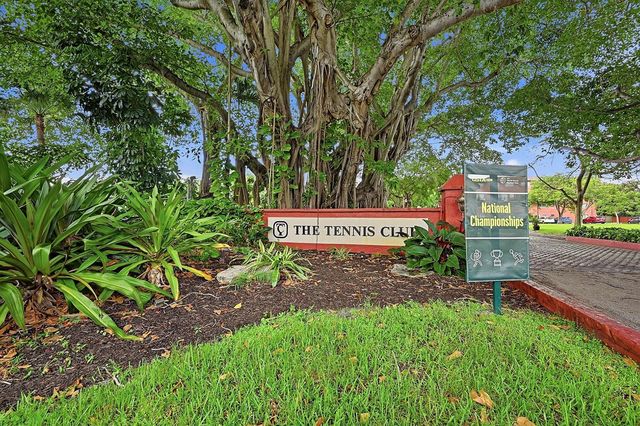 670 Tennis Club Drive 312, Fort Lauderdale, FL 33311