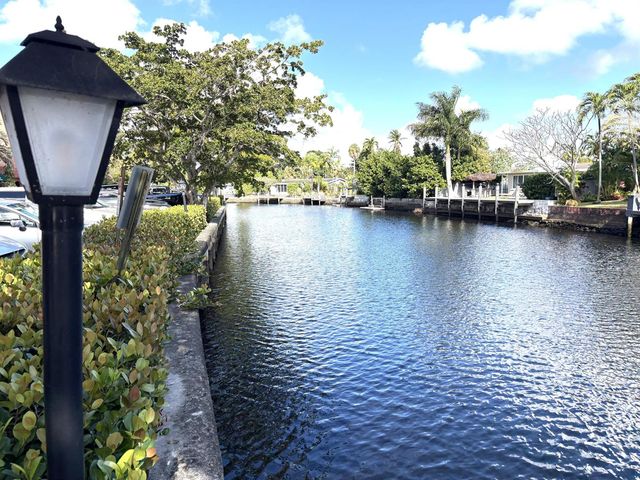 670 Tennis Club Drive 312, Fort Lauderdale, FL 33311
