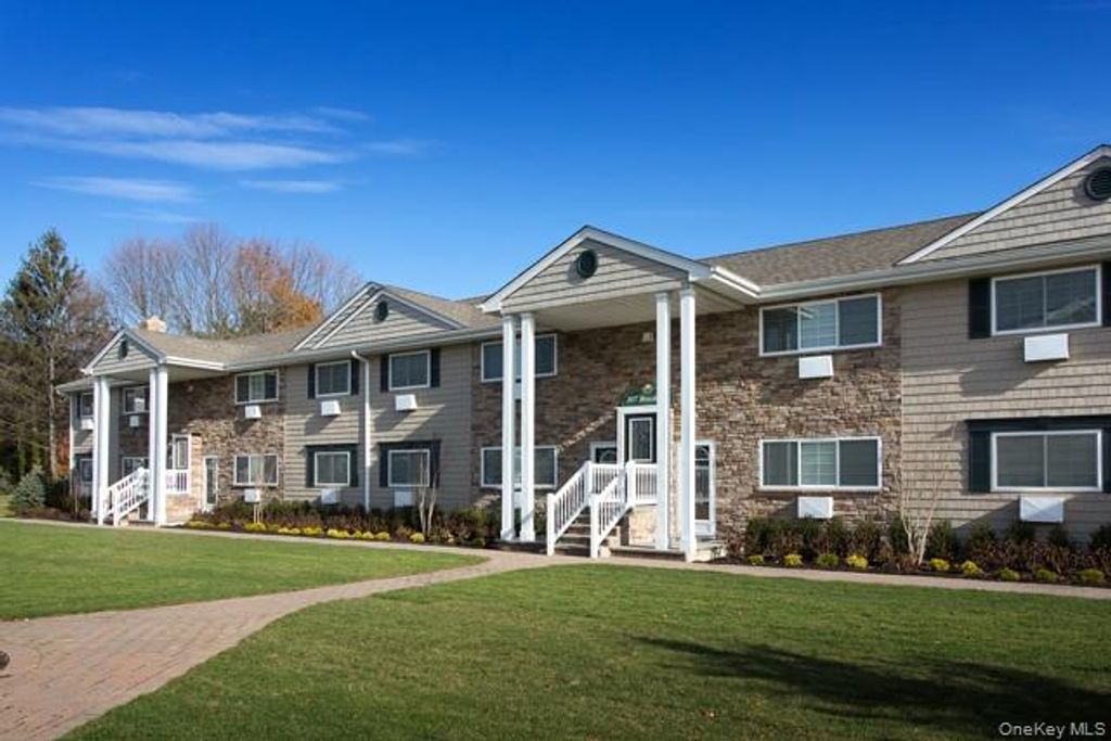 327 Brook Avenue 327-2a, Bay Shore, NY 11706